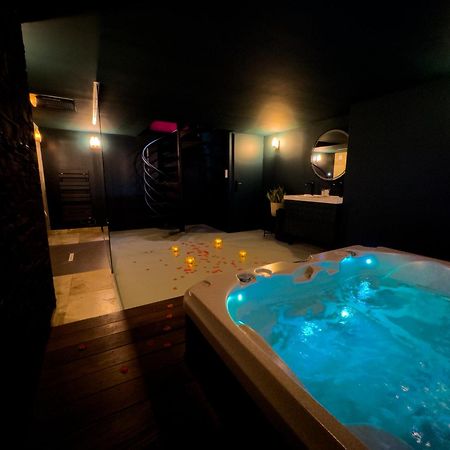 Mieuxqualhotel Jacuzzi Privatif Velvet Desire บอร์โด ภายนอก รูปภาพ