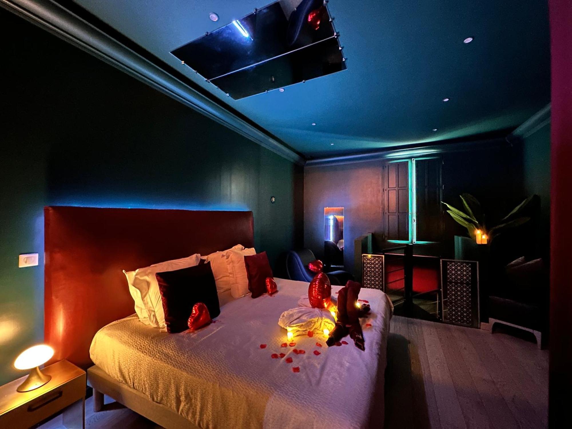 Mieuxqualhotel Jacuzzi Privatif Velvet Desire บอร์โด ภายนอก รูปภาพ