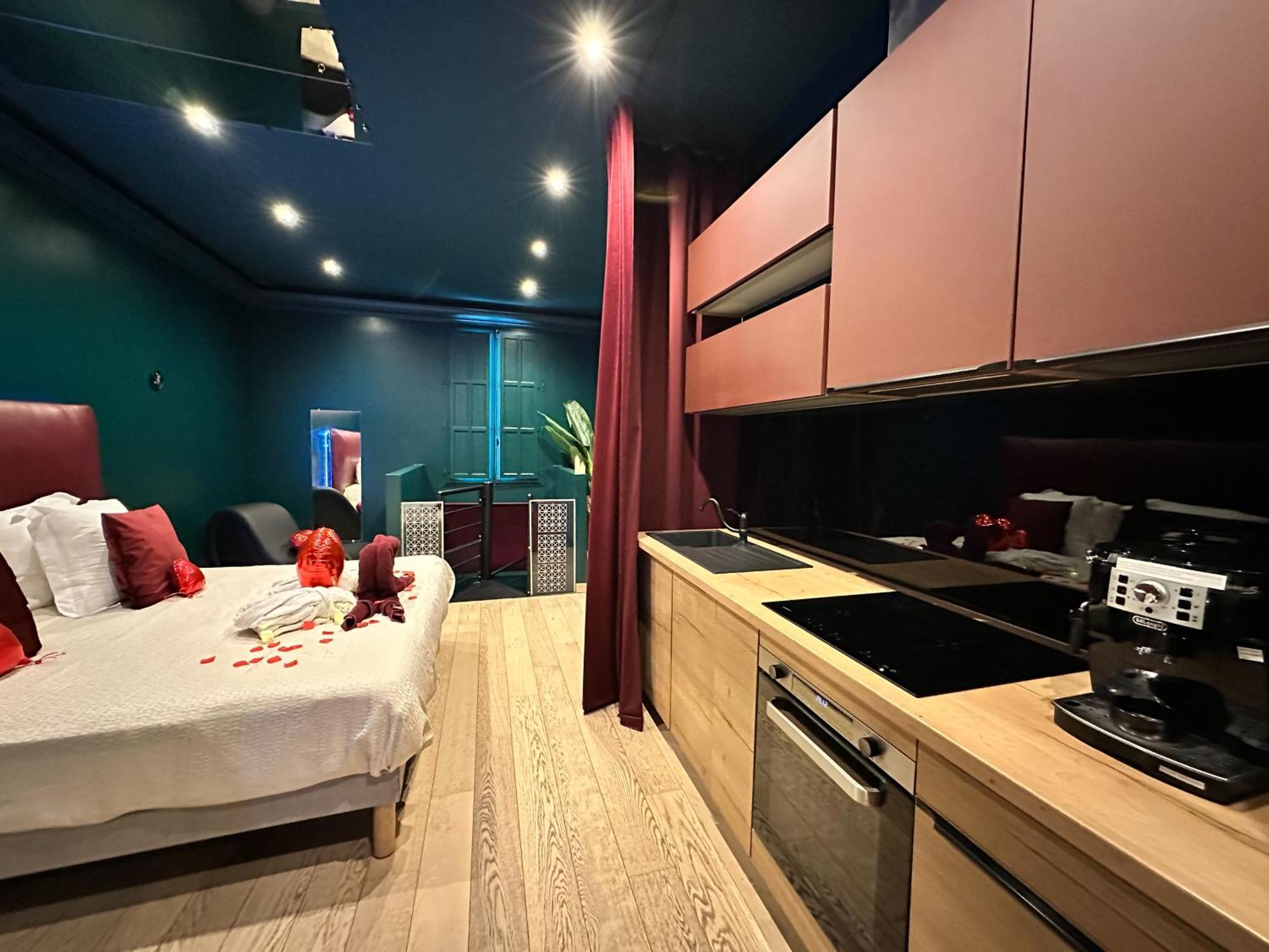 Mieuxqualhotel Jacuzzi Privatif Velvet Desire บอร์โด ภายนอก รูปภาพ