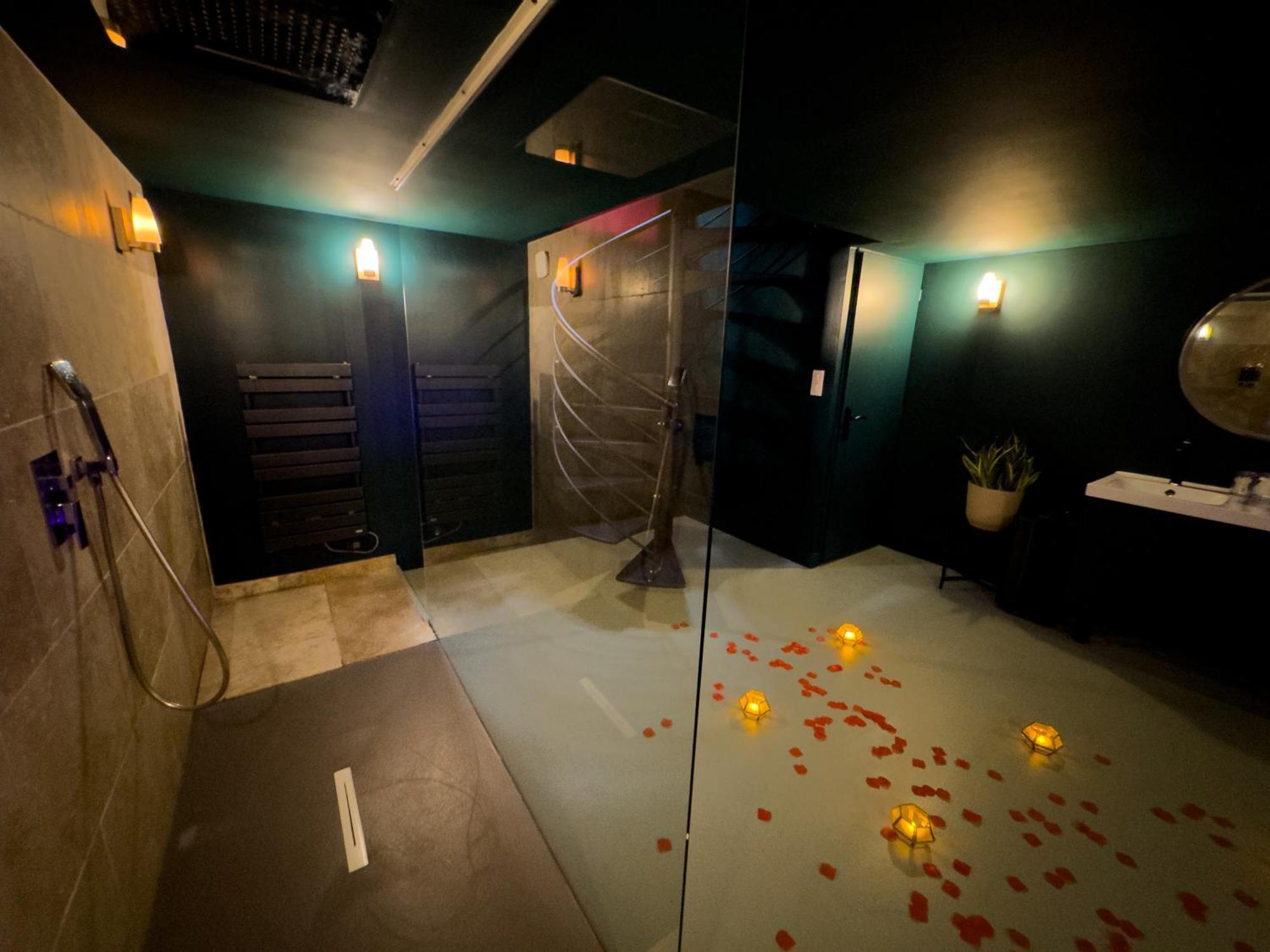 Mieuxqualhotel Jacuzzi Privatif Velvet Desire บอร์โด ภายนอก รูปภาพ