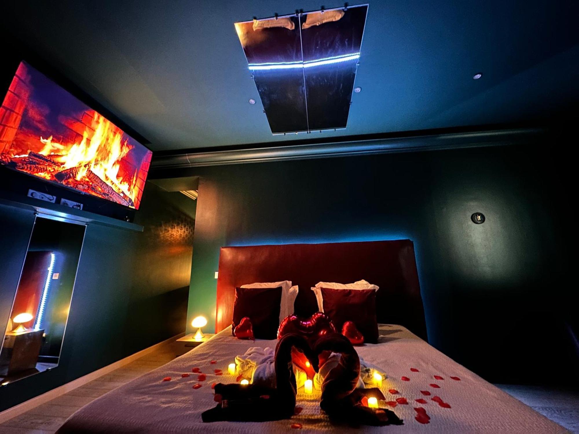 Mieuxqualhotel Jacuzzi Privatif Velvet Desire บอร์โด ภายนอก รูปภาพ