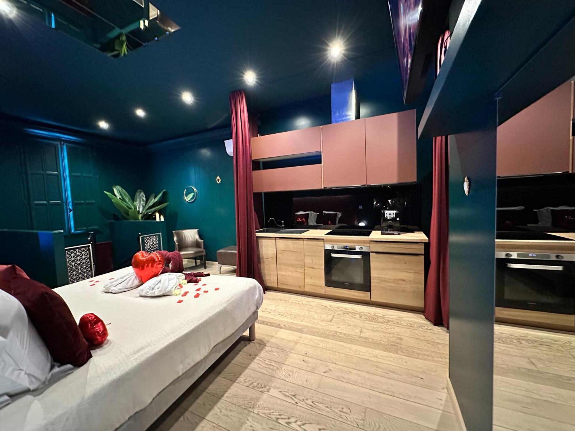 Mieuxqualhotel Jacuzzi Privatif Velvet Desire บอร์โด ภายนอก รูปภาพ