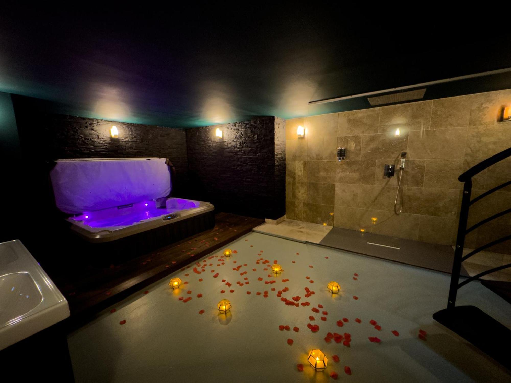 Mieuxqualhotel Jacuzzi Privatif Velvet Desire บอร์โด ภายนอก รูปภาพ
