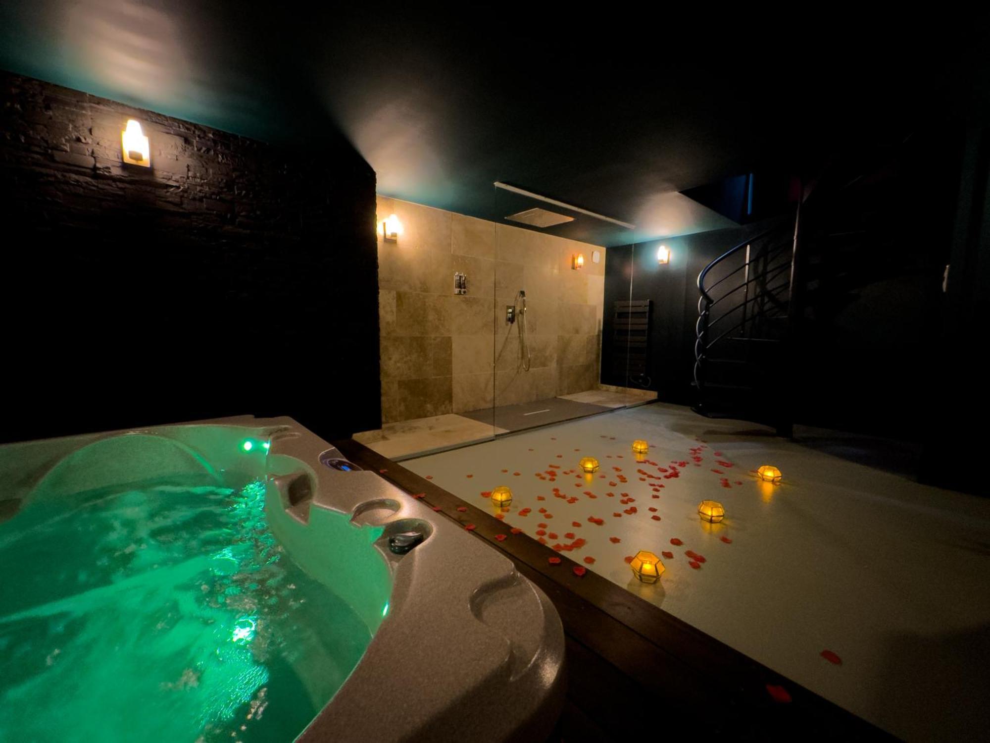 Mieuxqualhotel Jacuzzi Privatif Velvet Desire บอร์โด ภายนอก รูปภาพ